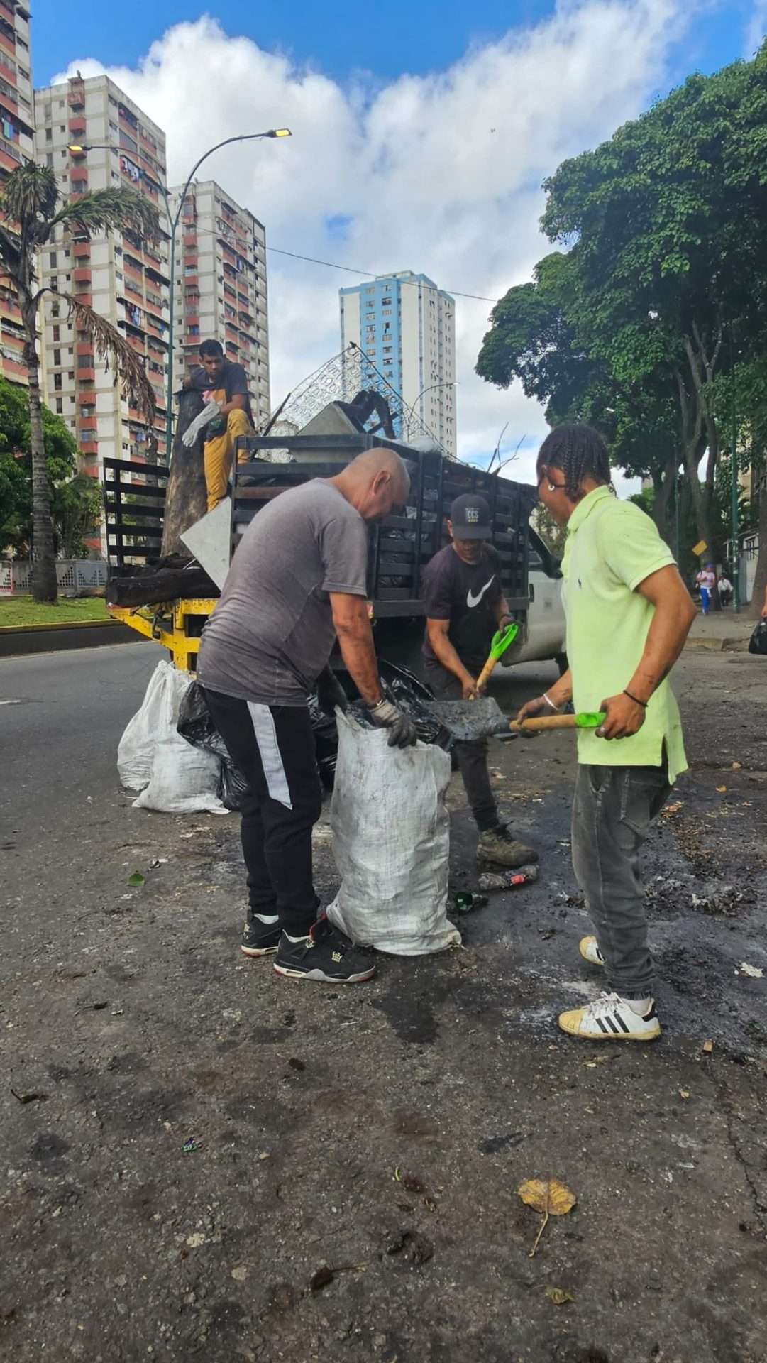 Le nettoyage des zones de Caracas touchées par les actions fascistes se poursuit