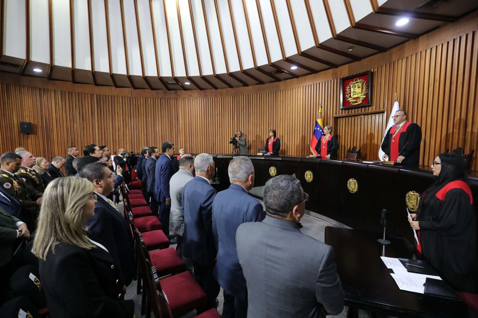 Le président Maduro et huit anciens candidats se sont rendus au TSJ