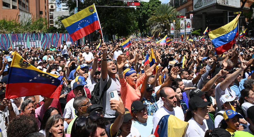 Machado réapparaît et Maduro met en garde contre un projet « d’usurper » son pouvoir au Venezuela
