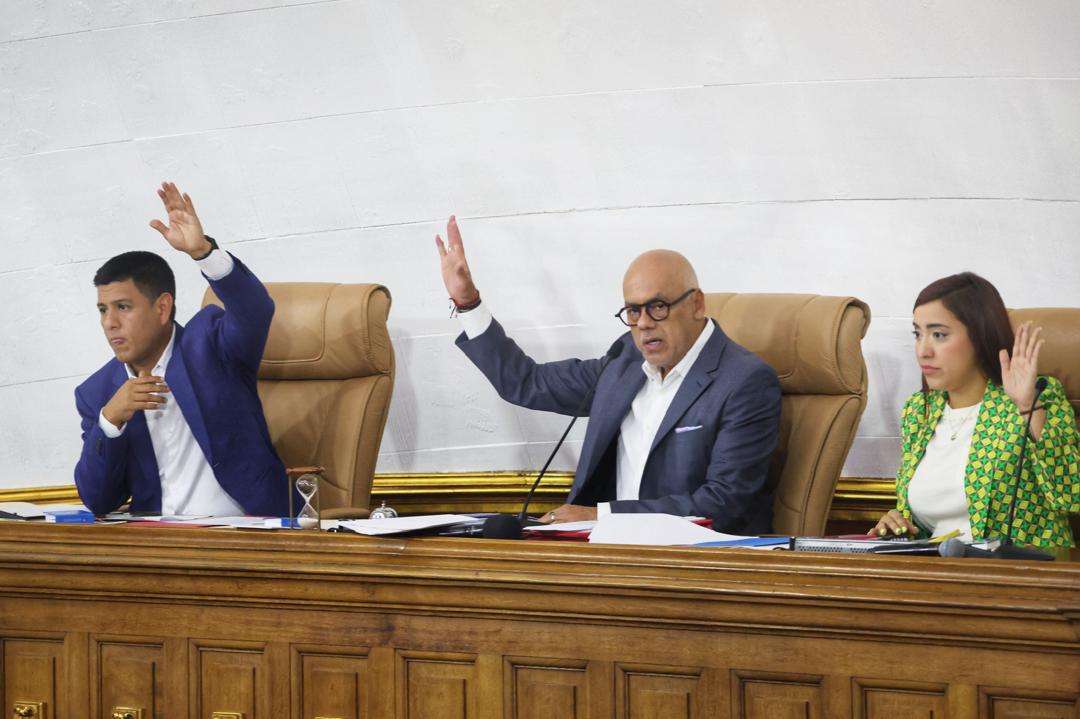 Rodríguez propose que la loi sur les partis politiques interdise la participation des fascistes