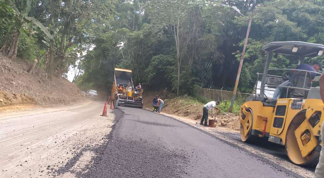 Ils restaurent l'asphalte de la route nationale Cúa – San Casimiro