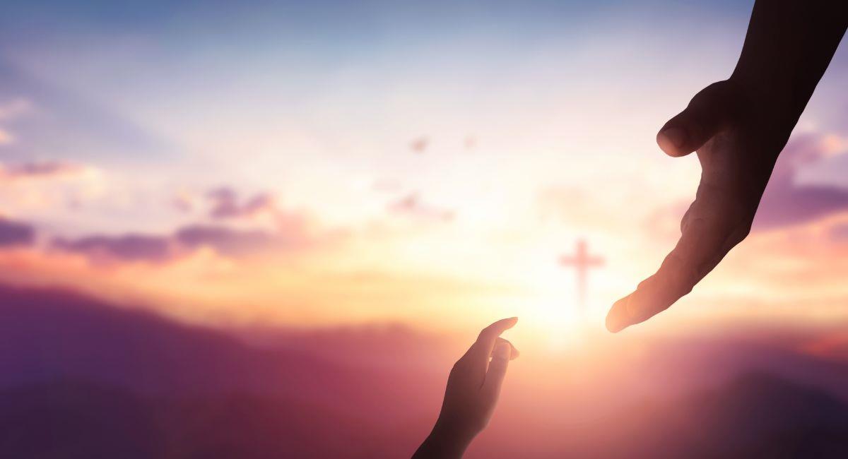 Oración por los amigos para el Día del Amor y la Amistad. Foto: Shutterstock