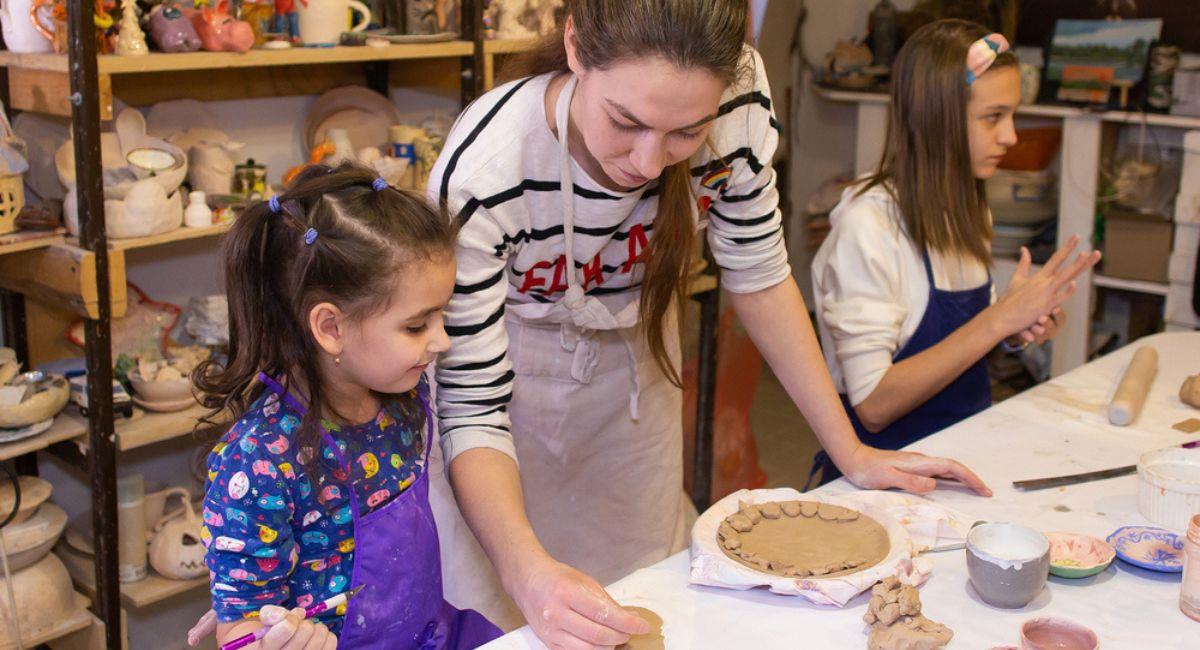Talleres infantiles para niños colombianos en Newark, Estados Unidos. Foto: Shutterstock