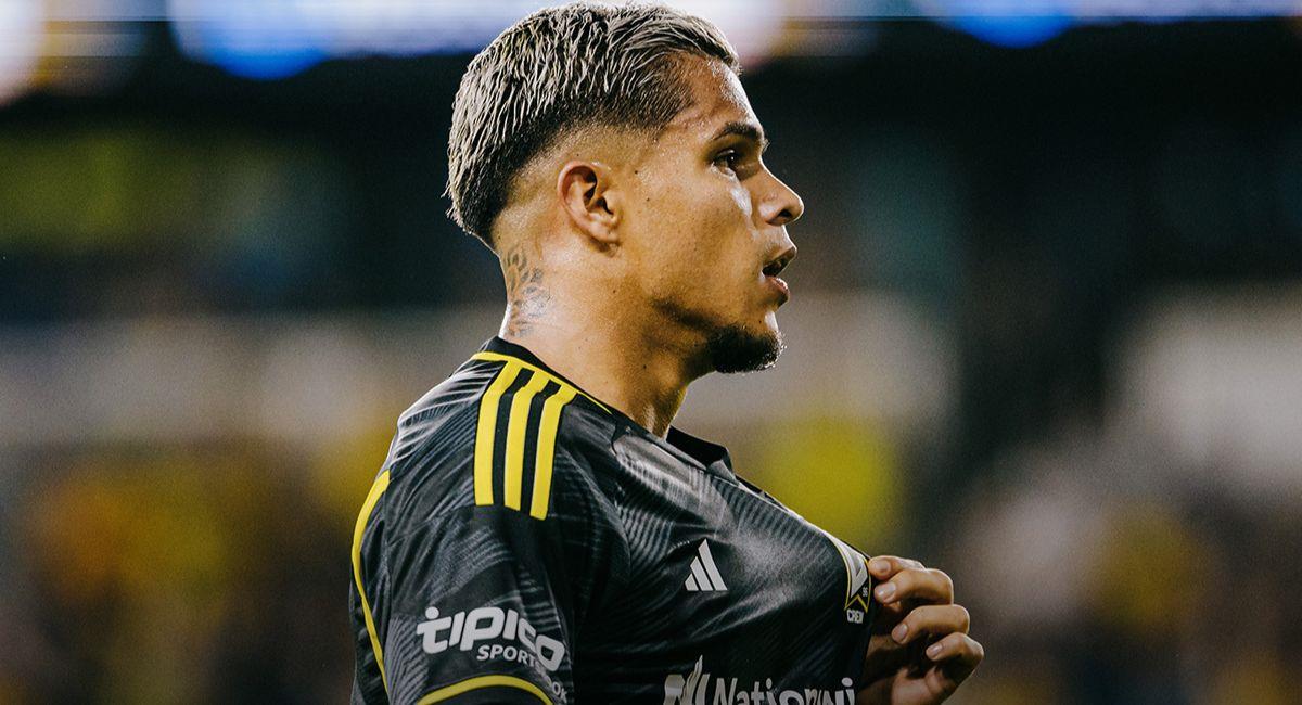 El reconocimiento mundial que recibió Juan Camilo Hernández. Foto: Twitter @ColumbusCrew