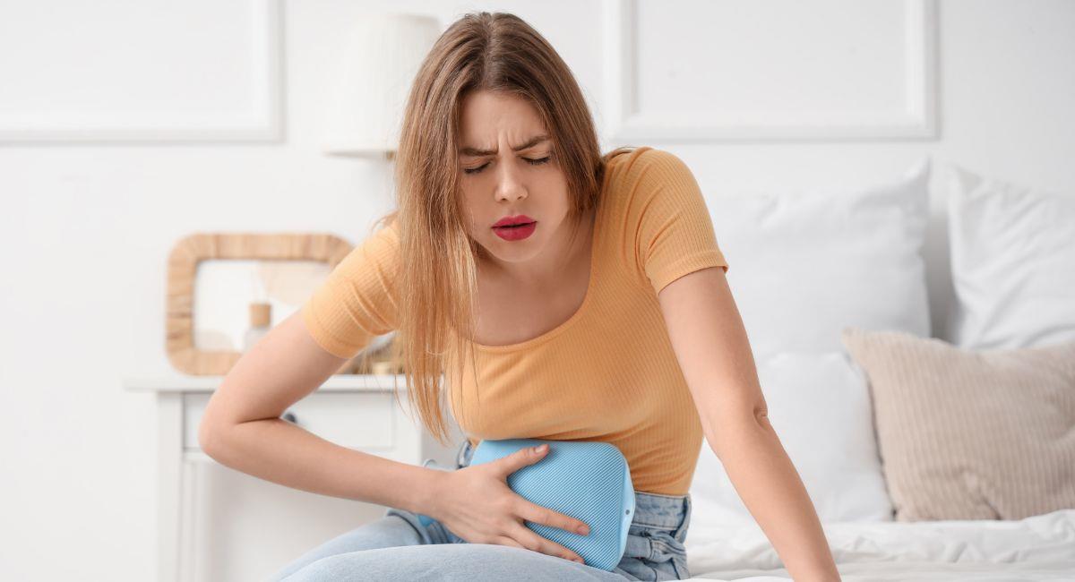“Escucha a tu cuerpo”: joven que sufría cólicos fue diagnosticada con cáncer. Foto: Shutterstock