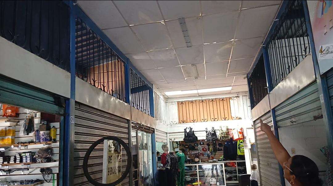 Les commerçants récupèrent le centre commercial de Cojedes
