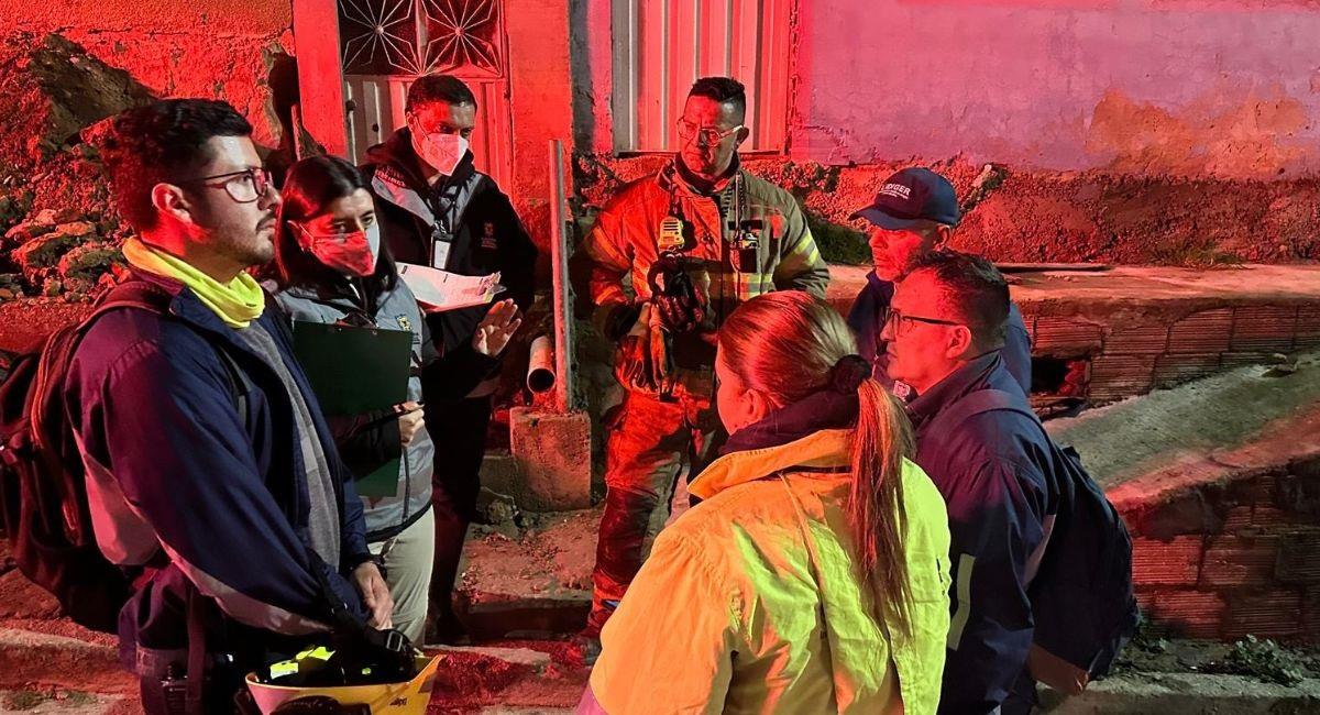 Deslizamiento de tierra deja más de 30 familias sin hogar. Foto: Twitter @IDIGER
