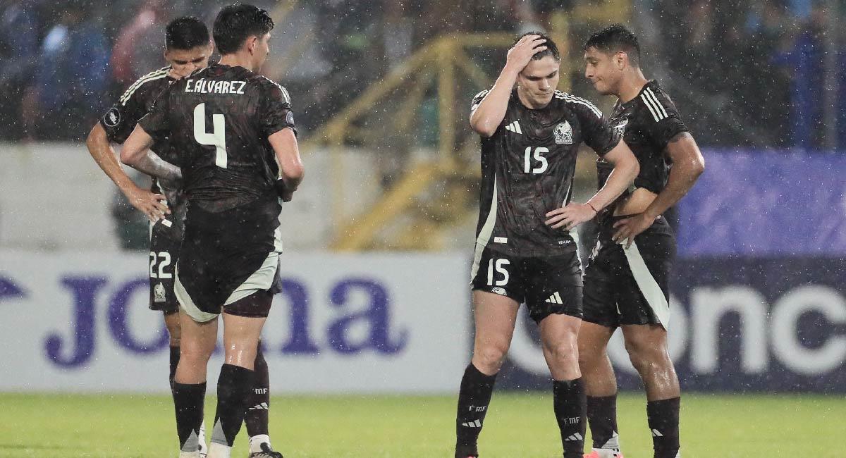México se resiente no solo por la derrota, sino por la terrible agresión contra su D.T. Foto: EFE