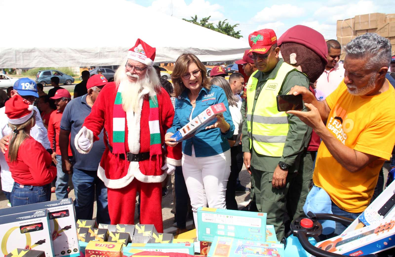 Ils livrent 450 mille jouets à Barinas