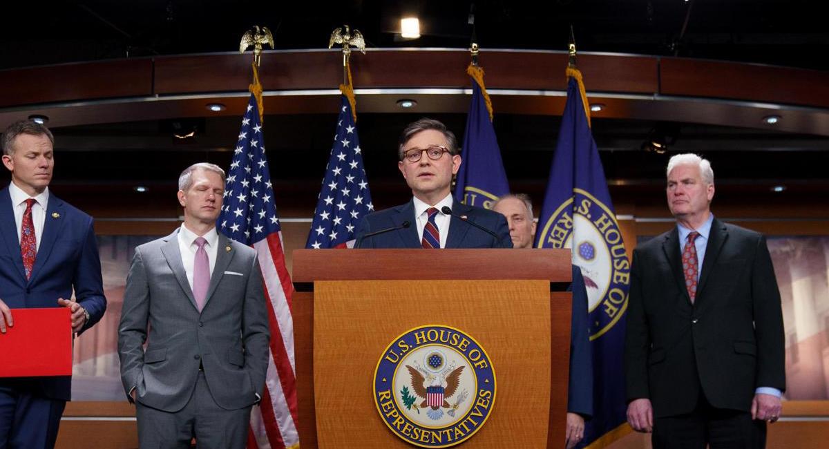 Mike Johnson es la mano derecha de Donald Trump en la Cámara de Representantes. Foto: EFE