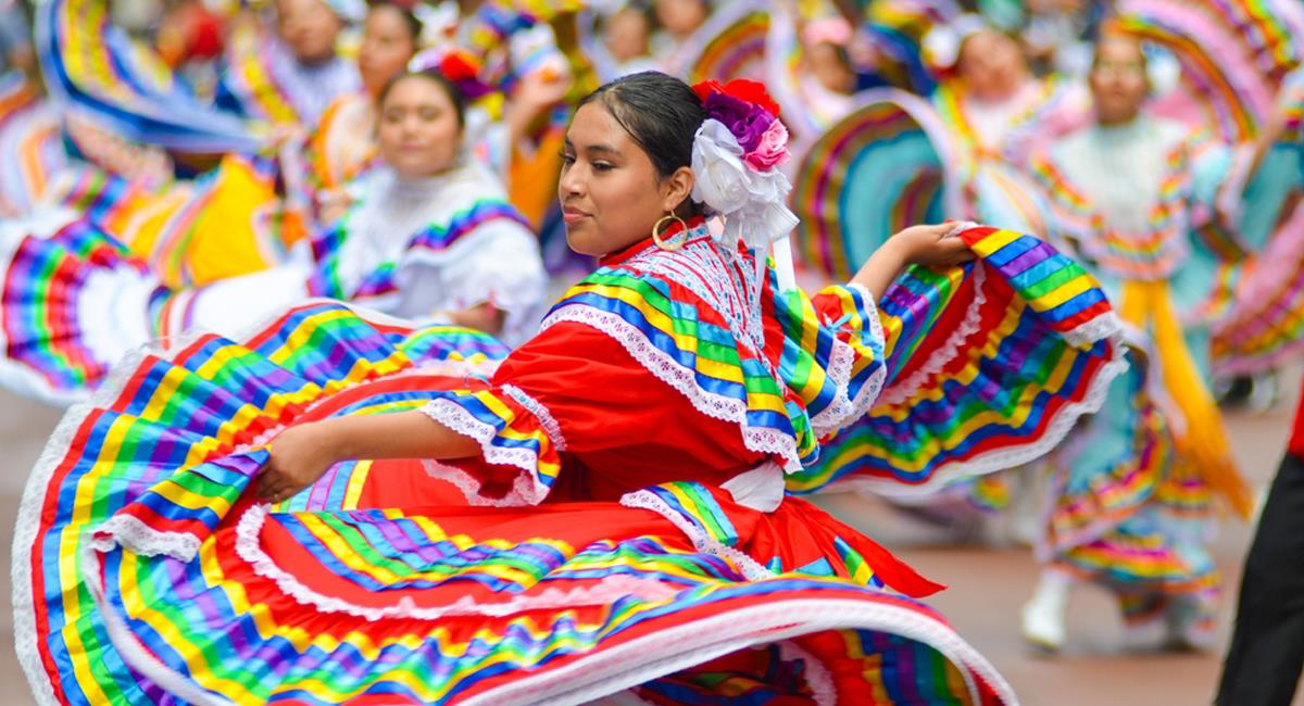 Las tradiciones latinoamericanas se mantienen a pesar de los desplazamientos y diásporas de comunidades. Foto: Shutterstock