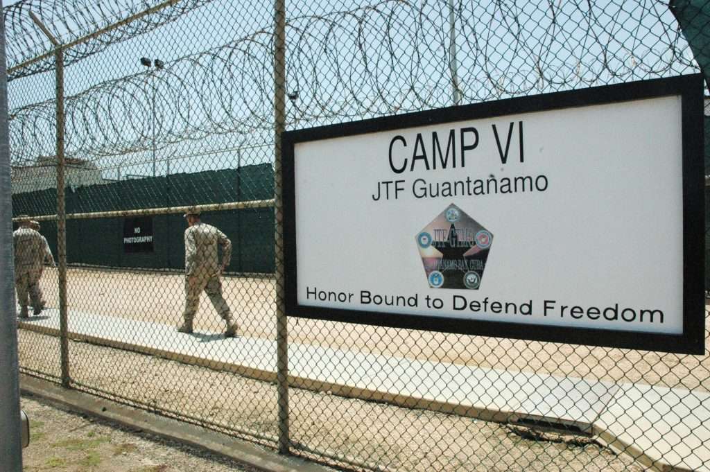 Trump évalue pour utiliser la base de Guantanamo pour verrouiller les Vénézuéliens et les Cubains