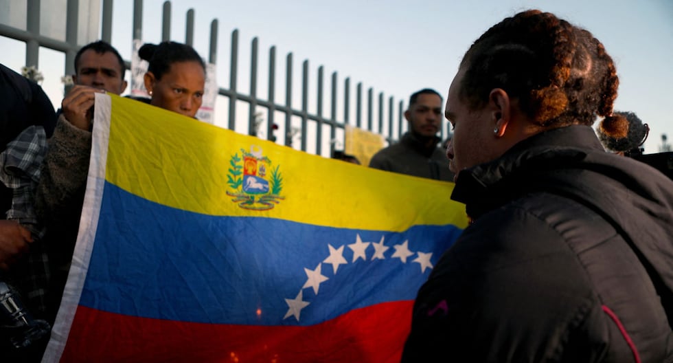 Un avion avec 242 migrants expulsés terres au Venezuela, y compris les femmes et les enfants