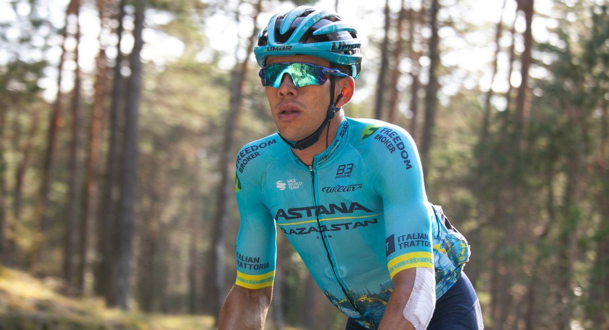 Harold Tejada corredor del Astana presente en la Paris Niza 2025. Foto: Shutterstock