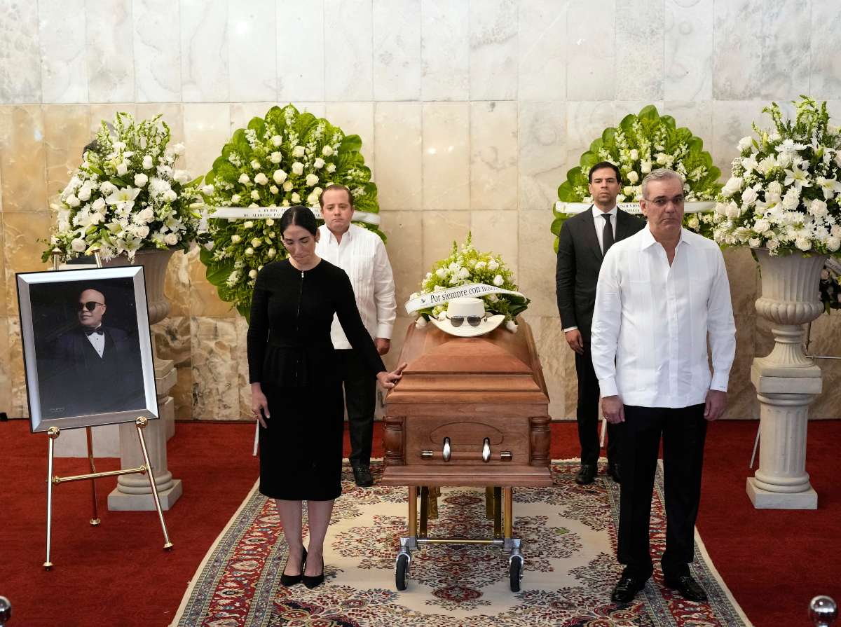 Avec des larmes et de la musique, ils tirent Rubby Pérez avec des larmes et de la musique, ils tirent Rubby Pérez avec des larmes et de la musique, ils tirent Rubby Pérez