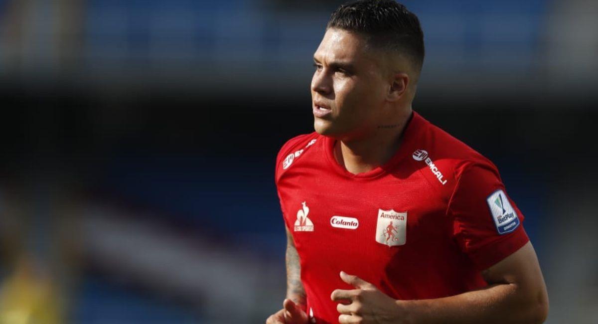 Juan Fernando Quintero resultó expulsado en el partido entre América y Envigado por la liga colombiana. Foto: EFE