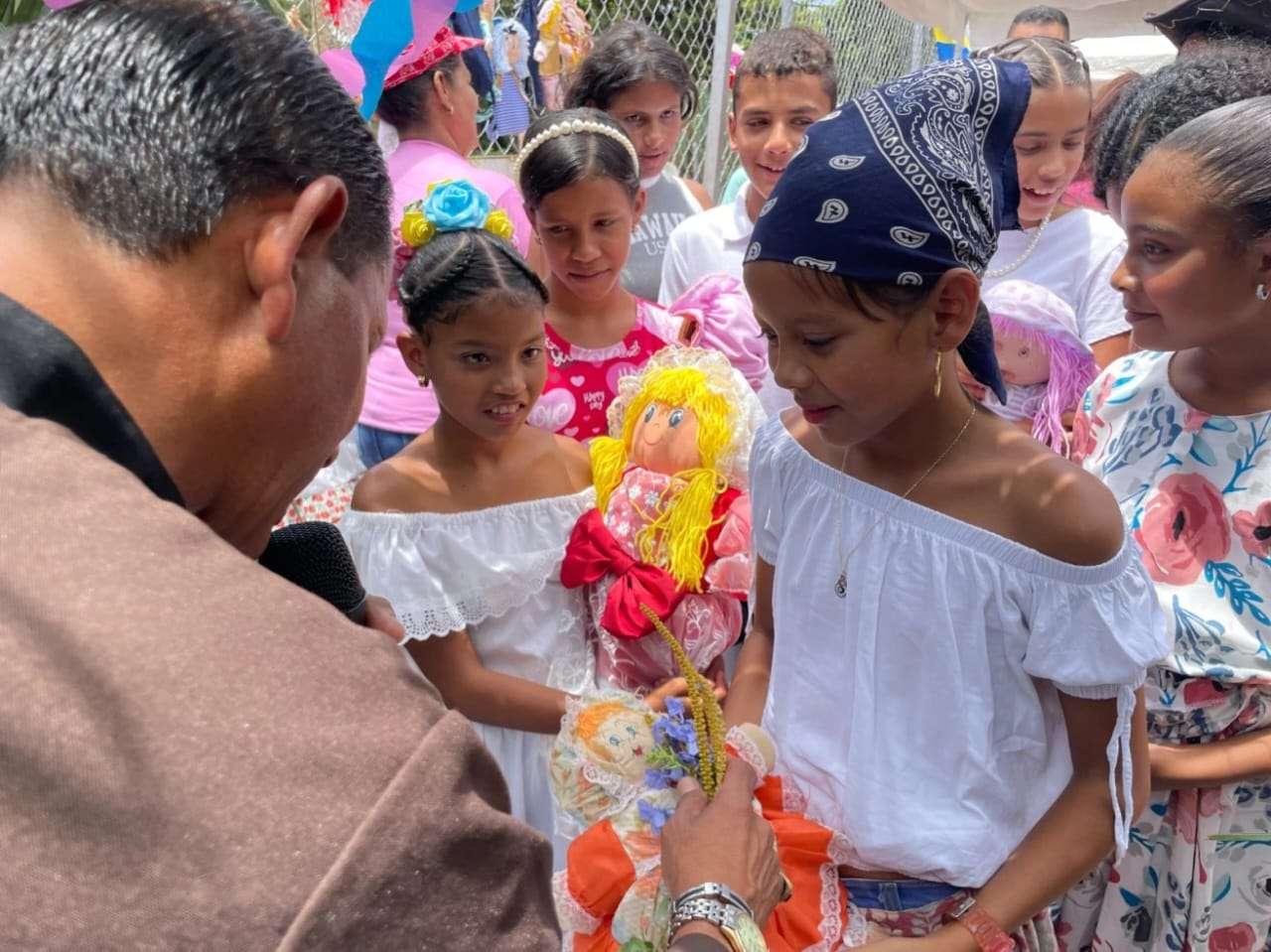 Le baptême traditionnel du baptême de poupée de chiffon a célébré le conseil