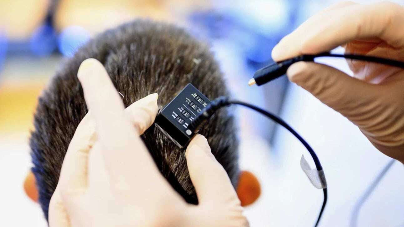 Les chercheurs ont utilisé une puce d'IA pour traduire les pensées en mots