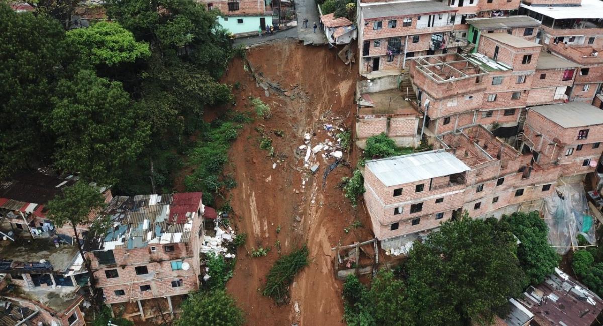 Las lluvias tomaron por sorpresa a los habitantes de Villatina el pasado 22 de mayo. Foto: Twitter @Julian_VasquezP