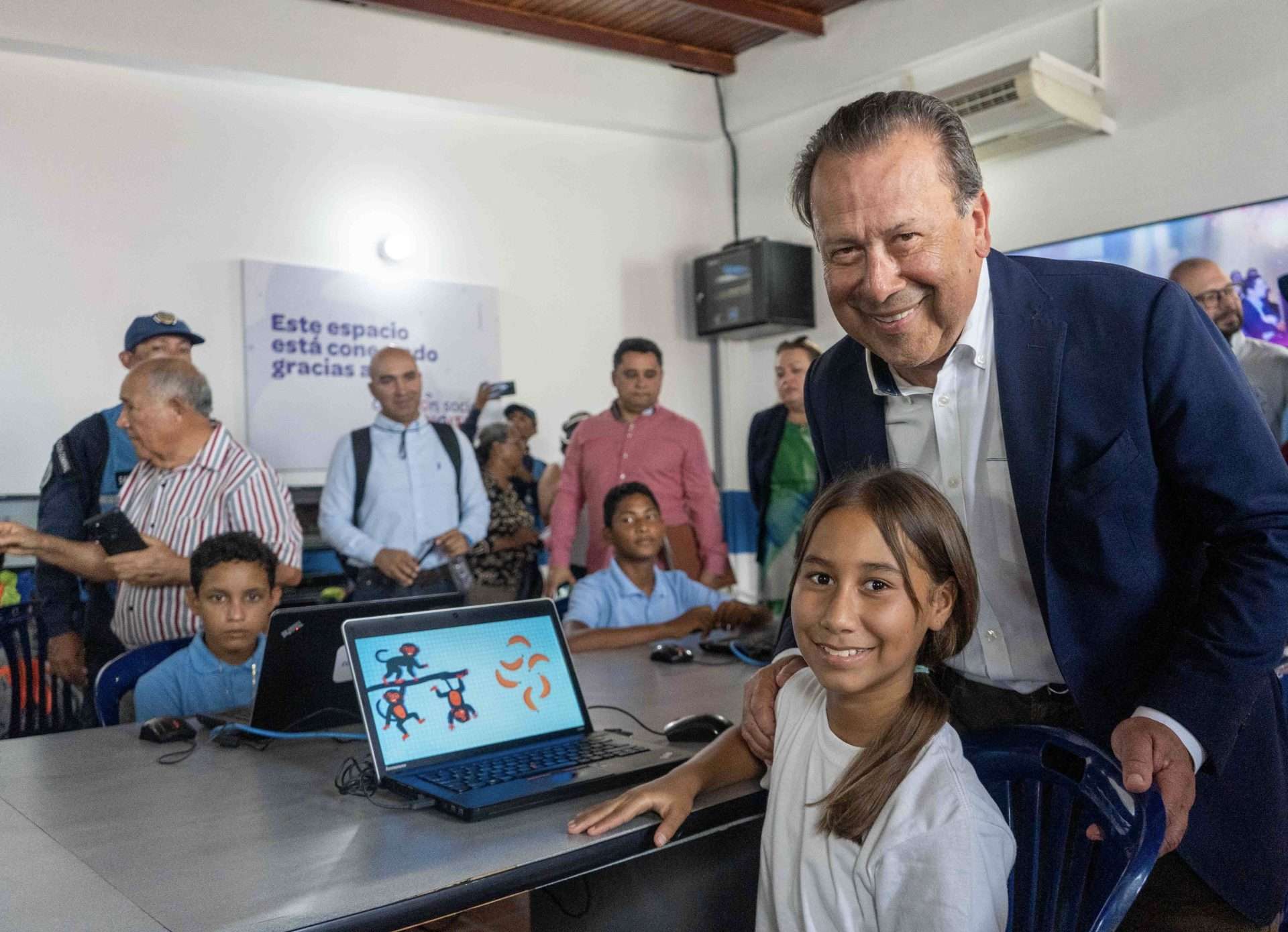 Digitel doté de la connectivité aux centres éducatifs et de santé sur l'île de la voiture