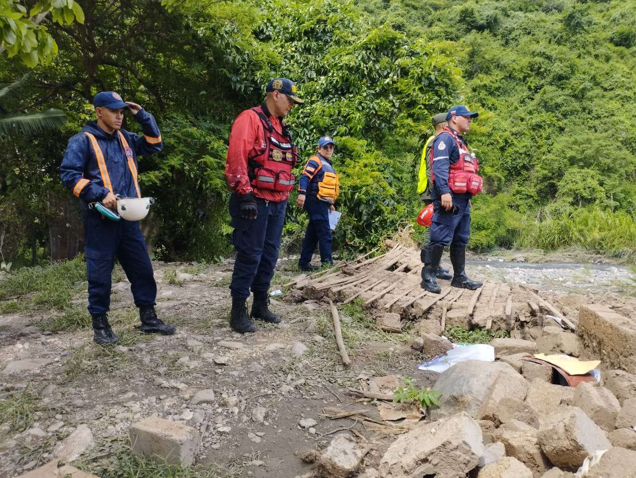 Ils surveillent les zones vulnérables de Lara avant l'arrivée des pluies