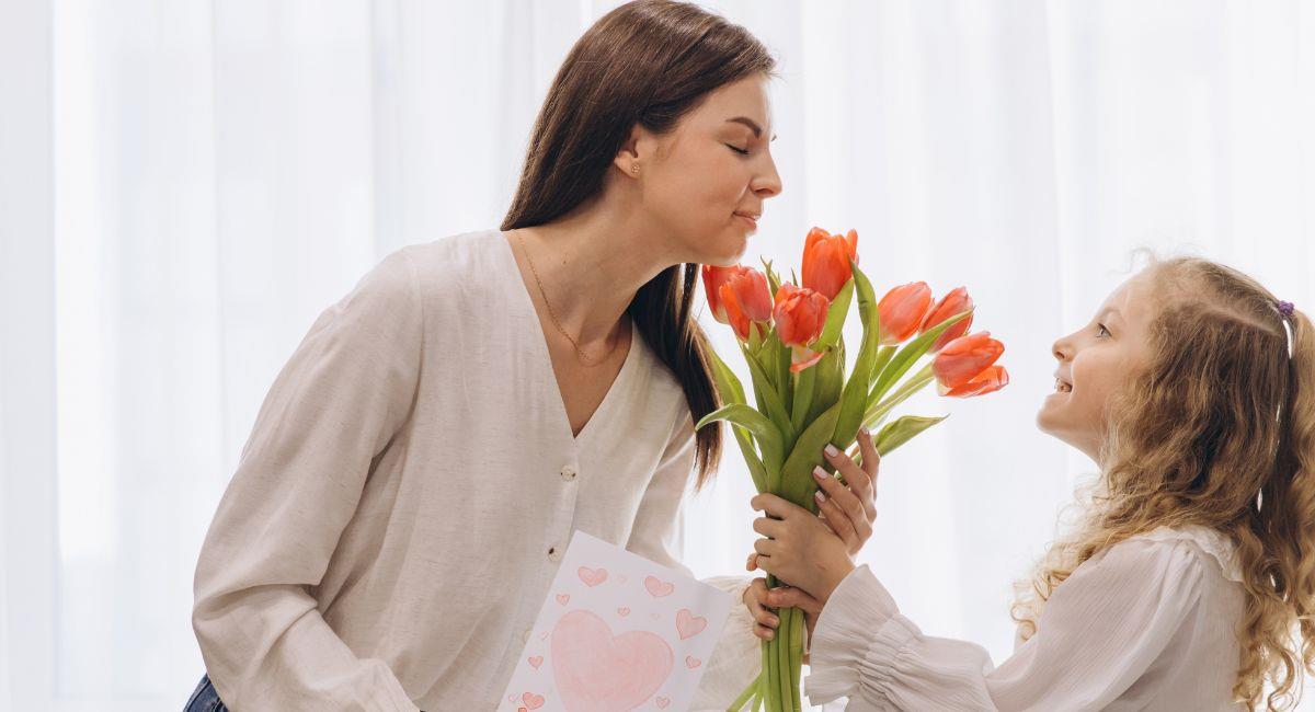 ¿Sin ideas de regalos para el Día de la Madre? Aquí tienes opciones infalibles. Foto: Shutterstock