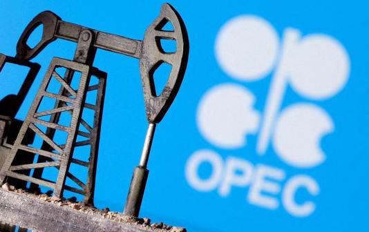 AIE assure que l'offre de pétrole 2025 doublera "la demande"
