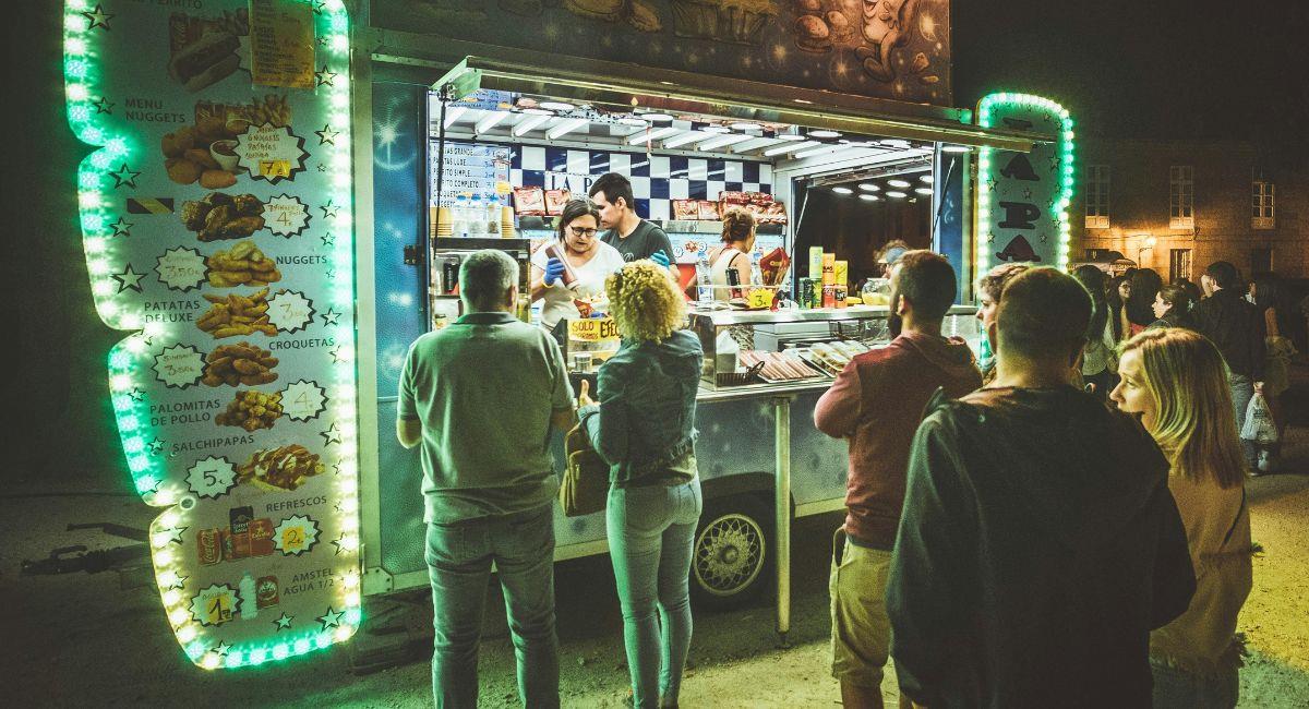 La Candelaria Food Fest llega al centro de Medellín durante un fin de semana. Foto: Canva