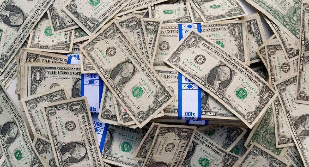El dólar vuelve a bajar en medio de la tensión por la situación en Oriente Medio. Foto: Pixabay /Barta4