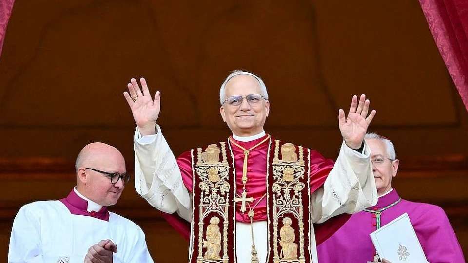 Ils découvrent la lignée internationale du pape Leo XIV