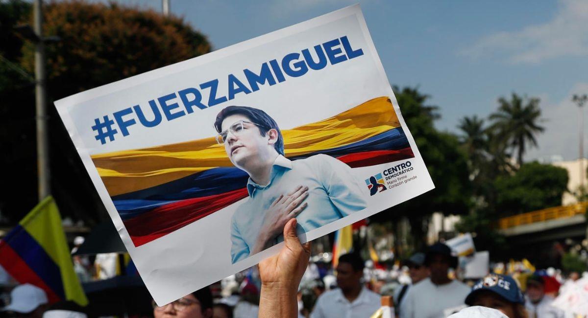Miguel Uribe es llevado a una cirugía de urgencia por nueva complicación. Foto: EFE