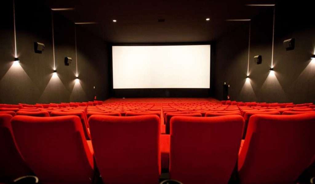 Reobre Cinematca Sala à Celarg