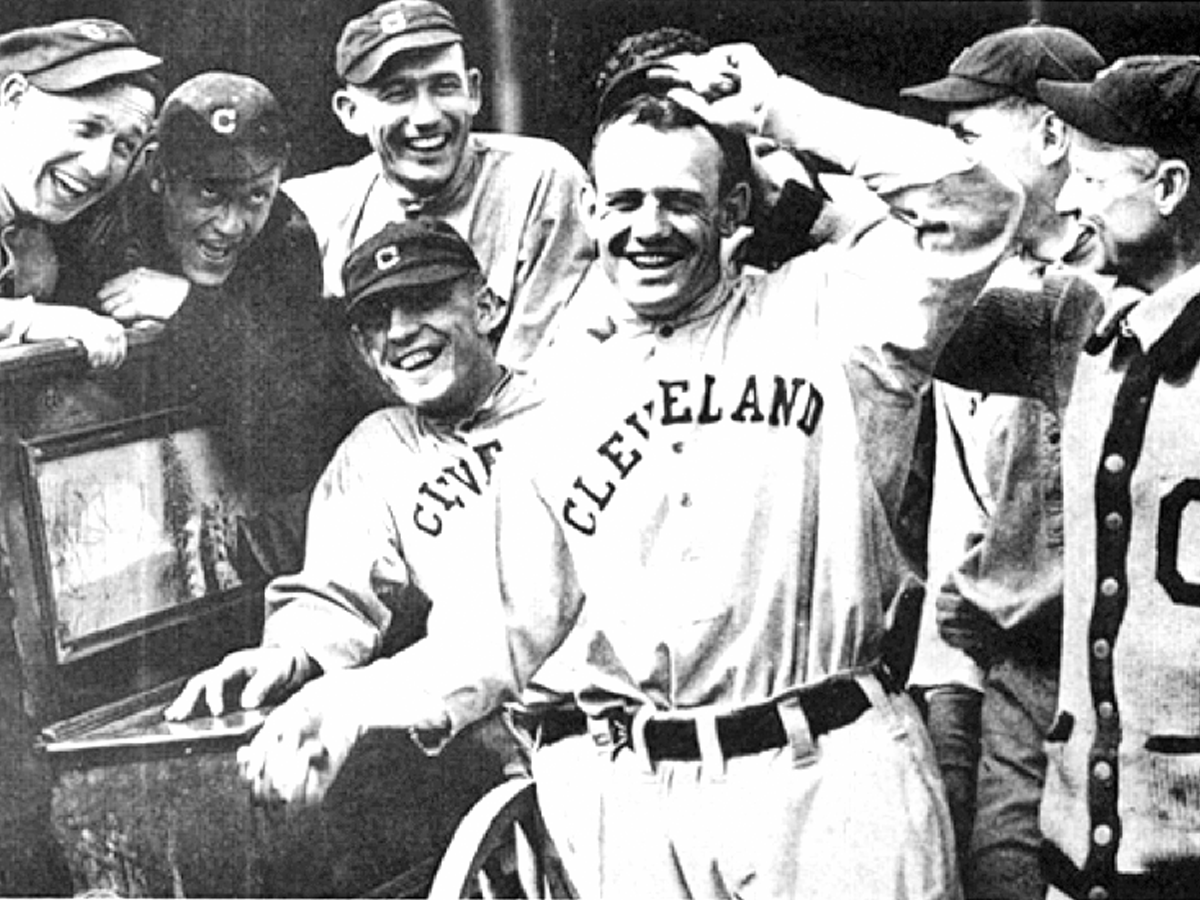 Ray Chapman est tombé en train de mourir après avoir reçu le Carl Mays des Yankees sur sa tête