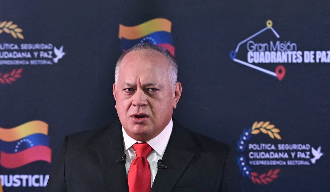 Le ministre de l'Intérieur, de la Justice et de la paix du Venezuela, Diosdado Cabello, s'exprime lors d'une conférence de presse à Caracas le 25 août 2025. (Photo de Juan Barreto / AFP).
