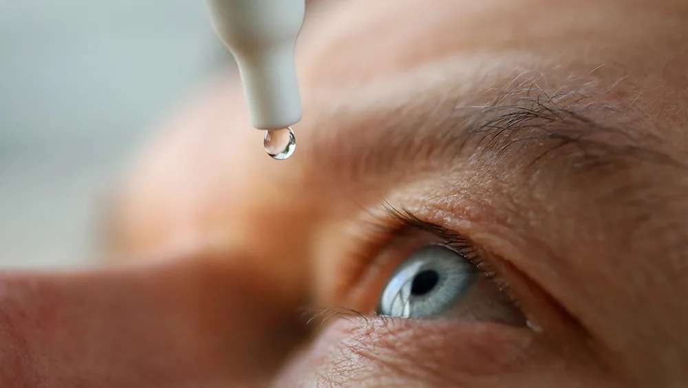 Ils approuvent les gouttes ophtalmiques qui correctes de la presbytie sans porter de lentilles