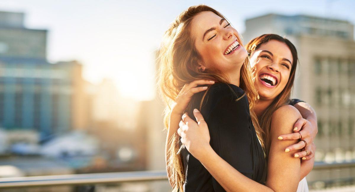 Día del Amor y la Amistad: reza esta oración para afianzar la amistad. Foto: Shutterstock