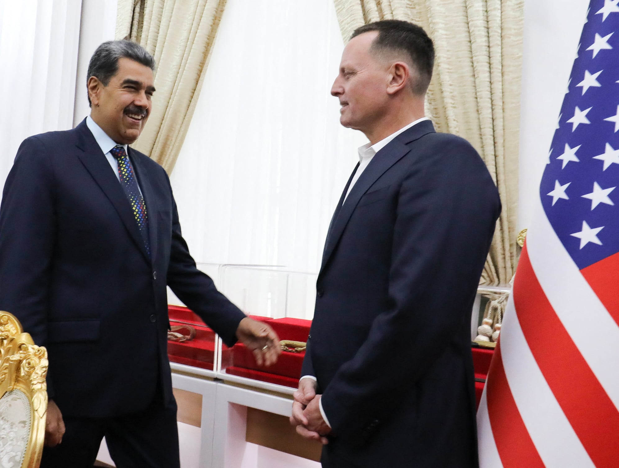 Nicolás Maduro (à gauche) s'entretient avec l'envoyé spécial de Trump, Richard Grenell, au palais présidentiel de Miraflores, le 31 janvier 2025. (Photo : ZURIMAC CAMPOS et PRESIDENCIA VENEZUELA).