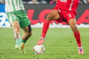 Atlético Nacional – América : L&rsquo;arbitre a-t-il « mangé » un carton rouge dans la BetPlay League ? Attention à la pièce controversée