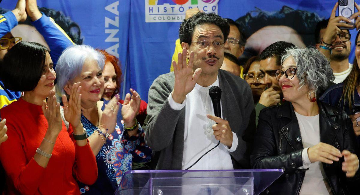 Iván Cepeda concretó su alianza con María José Pizarro. Foto: EFE
