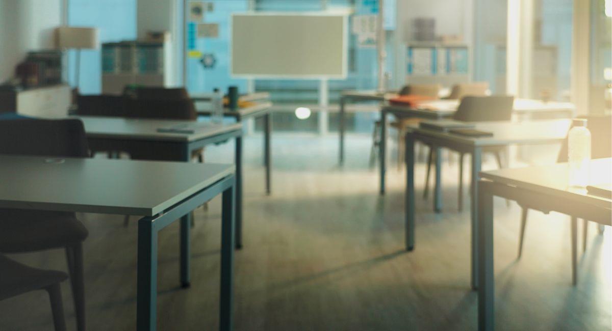 Estados Unidos atraviesa una caída histórica en la inscripción de estudiantes inmigrantes. Foto: Shutterstock PeopleImages