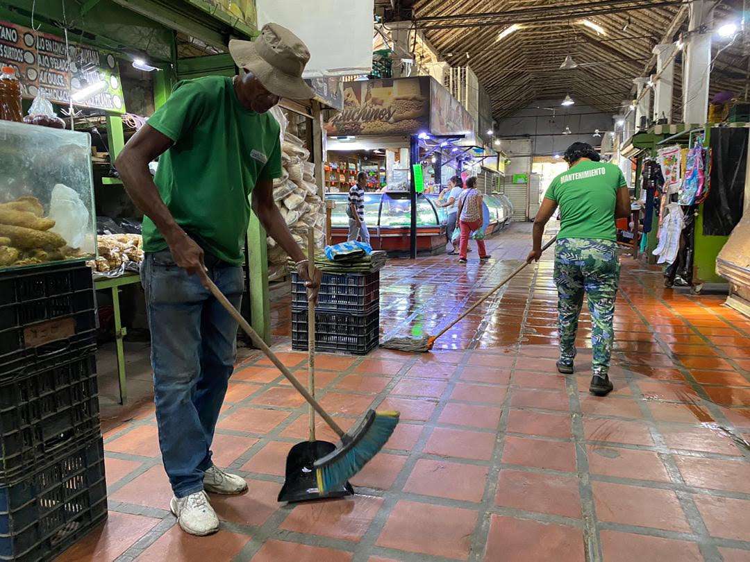 Les marchés municipaux de Maracay prolongent leurs horaires pour la période de Noël