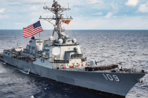 L&rsquo;un des navires de guerre de Trump quitte les Caraïbes et retourne en Floride