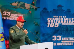 « Pas de guerre » : la propagande chaviste resserre les rangs autour de la figure du « Super Moustache » Maduro