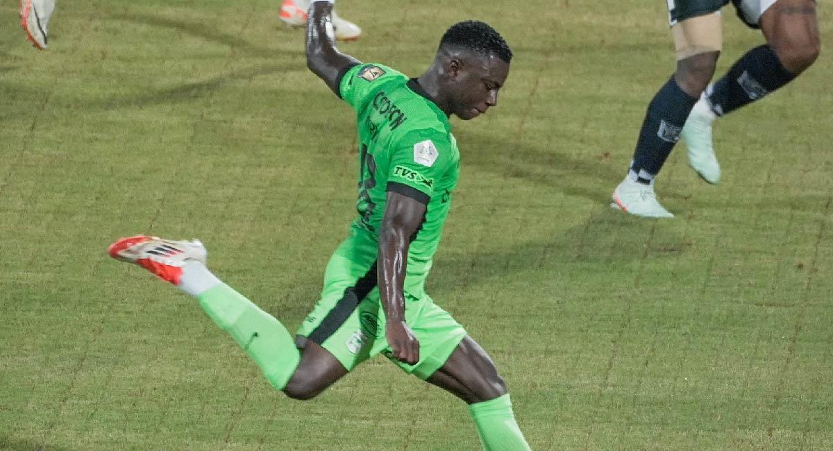 Marino Hinestroza abandonó el partido al minuto 56. Foto: Twitter @nacionaloficial
