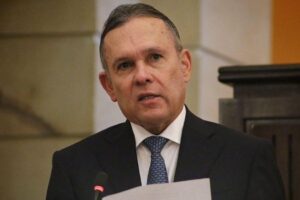 Efraín Cepeda est de nouveau élu président du Parti conservateur