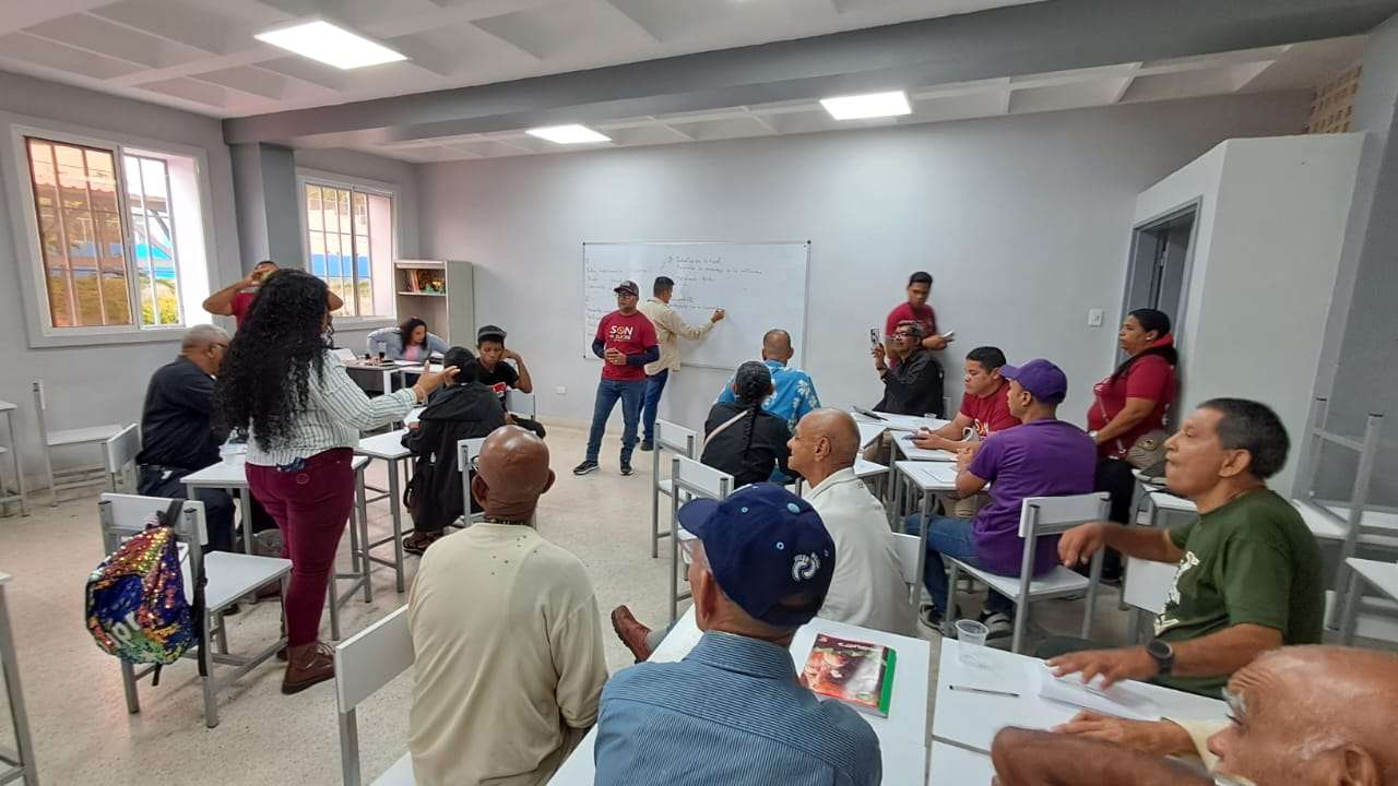 Ils créeront une école populaire de communication dans la municipalité de Sucre