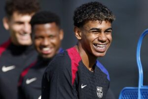 Lamine Yamal surprend en posant avec le maillot de l&rsquo;équipe nationale colombienne