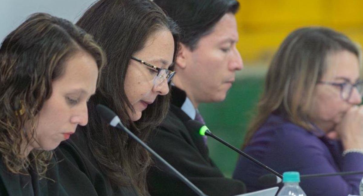 Magistrados dirigiendo una sesión en la Jurisdicción Especial para la Paz. Foto: Twitter @JEP_Colombia