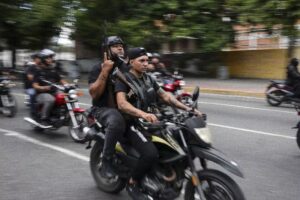Le gouvernement de la peur persiste au Venezuela après Maduro : les redoutables « collectifs »