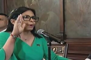 Delcy Rodríguez prête serment en tant que présidente en charge du Venezuela après la capture de Maduro